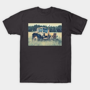 Rusty Old Tractor In Field T-Shirt